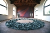 Arcadia in Celle – Collection Gori : Premier plan: oeuvre de Richard Long, Ring of Prato Green (stone), 1985. Au fond: oeuvre de Sol LeWitt, Wall Drawings 445 & 494, 1985-86 © Adagp, Paris 2012 - Fattoria di Celle - Collezione Gori, photo Carlo Fei